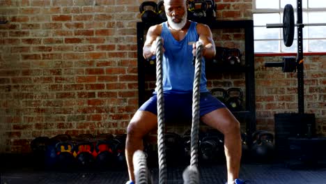 Senior-man-doing-gym-rope-training-in-the-fitness-studio-4k