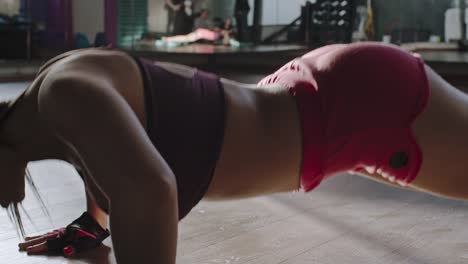 Sportswoman-Doing-Push-Ups