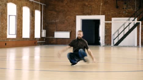 Beard-breakdancer-dancing-in-sport-gym