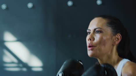 Woman-Boxing-in-the-Gym