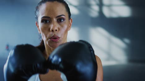 Woman-Boxing-in-the-Gym