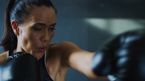 Woman-Boxing-in-the-Gym