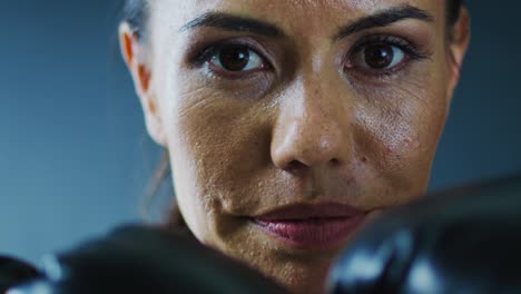Woman-Boxing-in-the-Gym