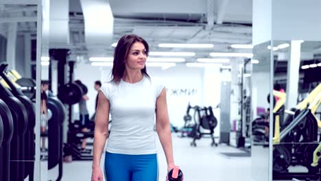 Fitness-girl-walks-in-the-gym.-Beautiful-Woman-Entering-Gym-in-Slow-Motion.-Young-fit-woman-entering-a-fitness-club