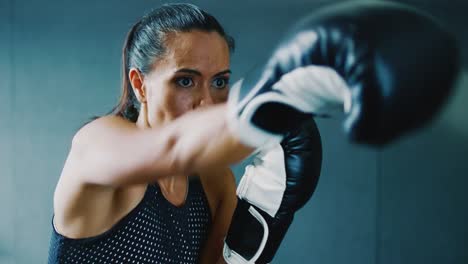 Woman-Boxing-in-the-Gym