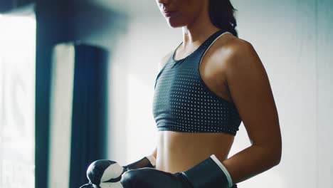 Woman-Boxing-in-the-Gym