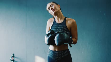 Woman-Boxing-in-the-Gym