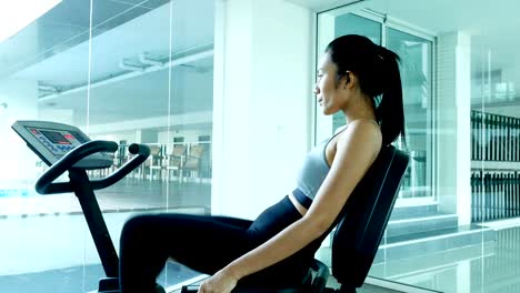 Asian-woman-Exercise-at-gym.-Sport-and-Reaction-concept.-4k-Resolution.