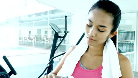 Woman-drinking-water-when-finish-to-exercise.-Asian-woman-Exercise-at-gym.-Sport-and-Reaction-concept.-4k-Resolution.
