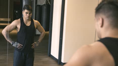 Male-boxer-standing-in-front-of-mirror