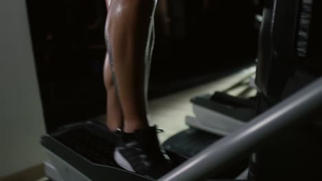 Muscular-Woman-Using-Step-Machine-in-Gym