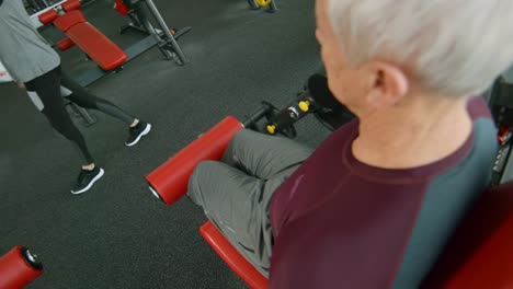 Formación-de-personas-mayores-en-el-gimnasio