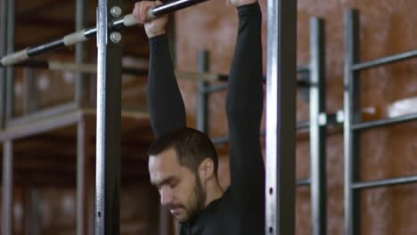 Sportsman-Doing-Pull-Ups