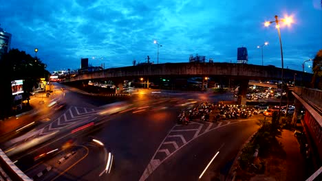 Time-lapse-vehicle-waiting-green-light