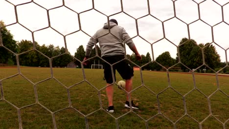 Männer-spielen-Fußball