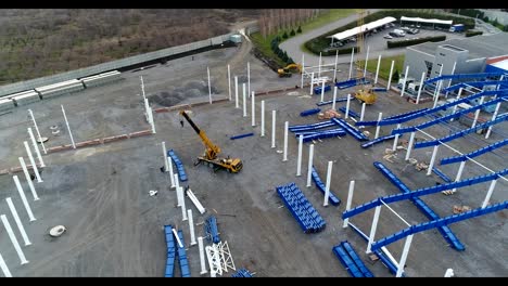 Bau-einer-großen-Industriegebäude-oder-Fabrik,-Industriegebäude-außen,-moderne-industrielle-außen,-Panorama,-Metall-Gebäudestrukturen