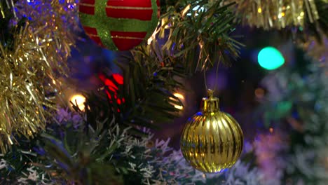 Christmas-Tree-Ornaments-tilt-shot.-4K.-UHD