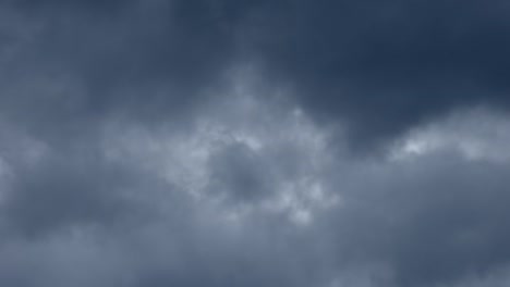 Sturm-Wolken-schnell-bewegenden