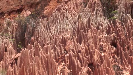 Madagascar.-Rojo-tsingy.