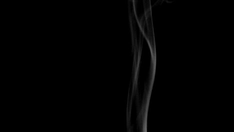 Rauchen-Sie-auf-schwarzem-Hintergrund
