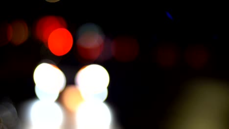 Ciudad-de-noche-Defocused-semáforos