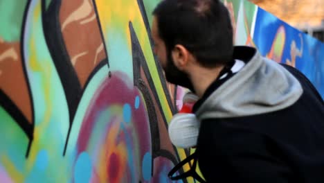 pintura-Graffiti-en-la-pared-del-hombre