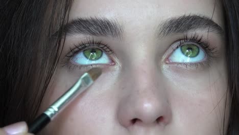 Closeup-video-of-beautiful-woman's-eye-make-up-with-cosmetic-brush