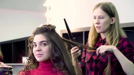 Woman-getting-hairdressing-in-hair-salon