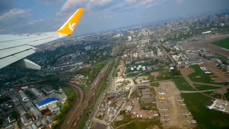 Fenster-Flugzeug-Stadt