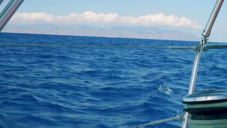 Blick-auf-Wolken-über-Teneriffa.-Blick-vom-Yacht-Segeln-in-der-Meerenge-zwischen-Teneriffa-und-Gran-Canaria