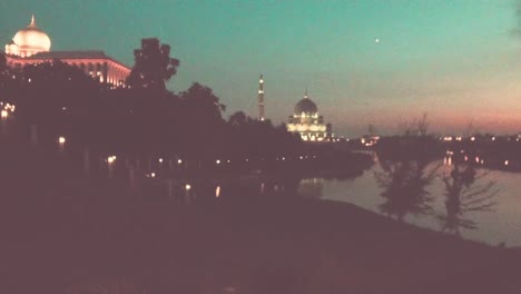 Putrajaya-mosque-and-man-made-lake-on-a-beautiful-evening,-Kuala-Lumpur,-Malaysia