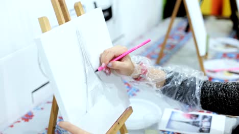 The-girl-on-the-canvas-paints-a-picture