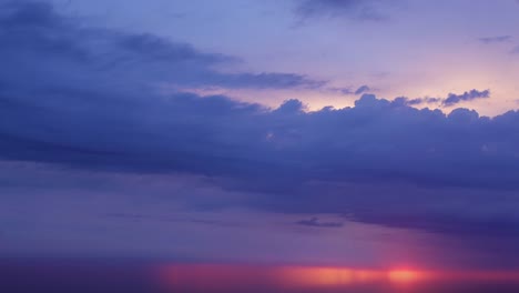 Wolkengebilde-Sonnenuntergang