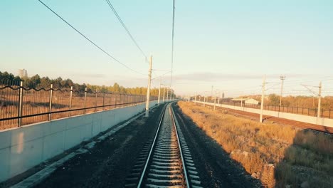 Ankunft-in-der-Station-in-Eskisehir-in-den-frühen-Morgenstunden-Personenzug