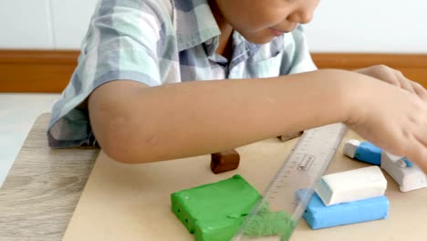 Child's-hands-playing-colorful-clay-on-table.-Development-of-fine-motor-skills-of-fingers-and-creativity,-education