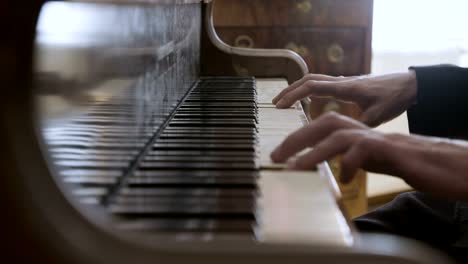 Two-hands-playing-the-piano