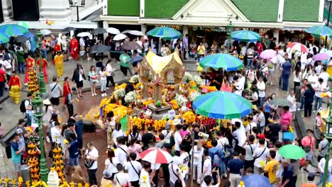 Time-lapse-of-the-Erawan-Shrine-at-Ratchaprasong-Intersection