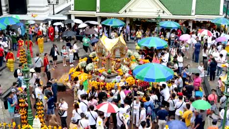 Lapso-de-tiempo-del-Santuario-de-Erawan-en-intersección-de-Ratchaprasong