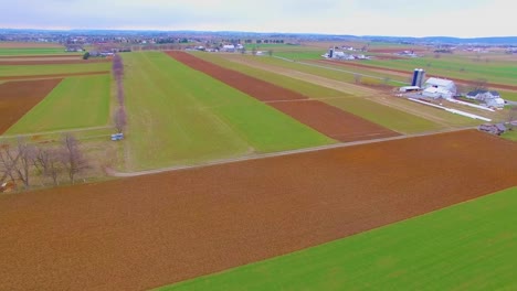 Amish-Landschaft-und-Farmen-von-Drohne