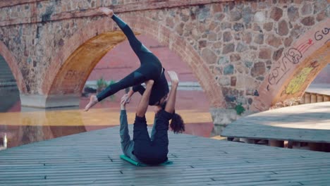 Beautiful-couple-practicing-acro-yoga-in-the-morning