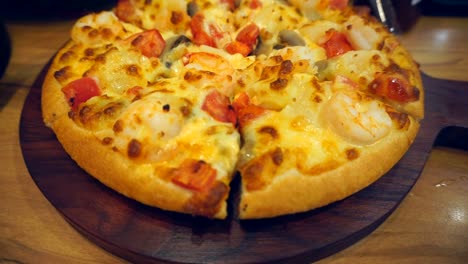 Sea-food-pizza