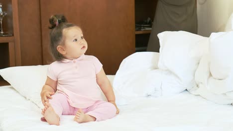 Little-girl-on-the-bed