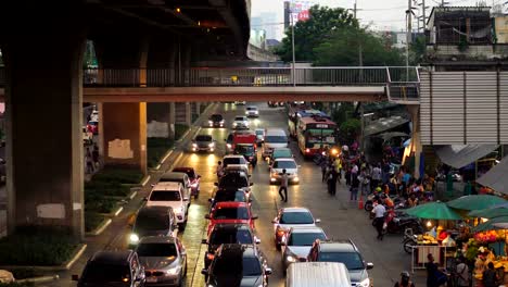 Tráfico-de-congestión-alrededor-Klongtoey-mercado