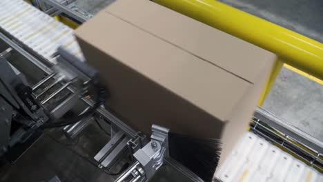 Cardboard-boxes-on-conveyor-belt-in-factory.-Clip.-Production-line-on-which-the-boxes-move