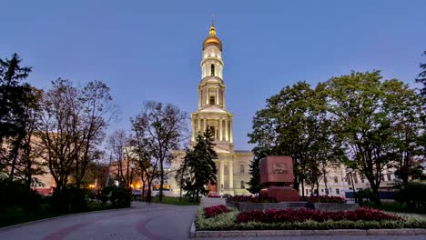 The-bell-tower-of-the-Assumption-Cathedral-Uspenskiy-Sobor-day-to-night-timelapse-hyperlapse-in-Kharkiv,-Ukraine