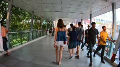 Crowd-of-people-on-the-downtown-skywalk-at-bangkok,-Thailand