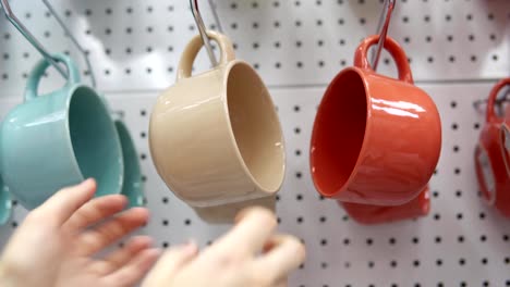 Someone-picks-a-big-ceramic-cup-in-the-supermarket.