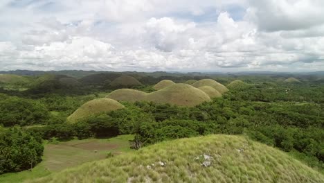 Vista-aérea-de-Chocolate-Hills,-Batuan,-Filipinas.