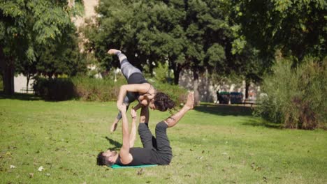 Beautiful-couple-practicing-acro-yoga-in-the-morning