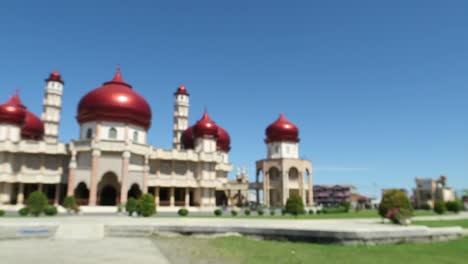 Gran-Mezquita-de-Baitul-Makmur-en-la-ciudad-de-Meulaboh,-Indonesia